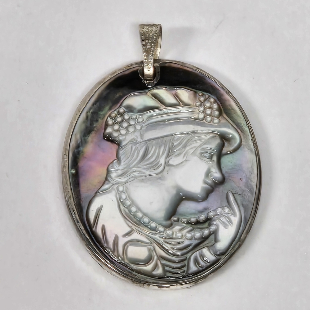 Carved Abalone Shell Cameo Pendant EUC 1 1/2"x1 1/8"